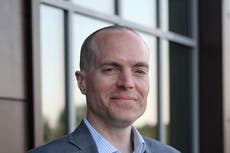 Avispas asesinas matan a turista y a su hijo en el sudeste asiático