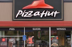 La empresa matriz de Pizza Hut sopesa vender la cadena