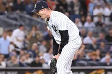 Los Yankees declinan opción de cinco millones de Loáisiga y ejercen la de tres millones de Hill