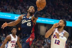 Mitchell anota 46 puntos y lidera a Cavaliers en victoria 132-121 sobre 76ers
