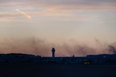 Las autoridades buscan víctimas y respuestas tras el accidente de avión de UPS en Kentucky