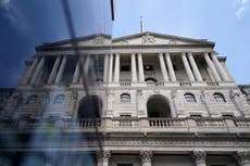 Banco de Inglaterra mantiene tasa de interés en 4% pese a esperanzas de que inflación tocó techo