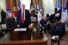 Ejecutivo farmacéutico se desmaya en la Oficina Oval durante anuncio de Trump