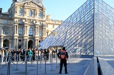 Detienen a otros cuatro sospechosos por el robo en el Louvre