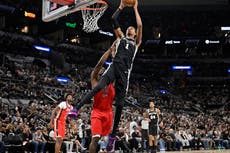 Fox anota 24 puntos en su debut, Wembanyama aporta doble doble y Spurs vencen a Pelicans
