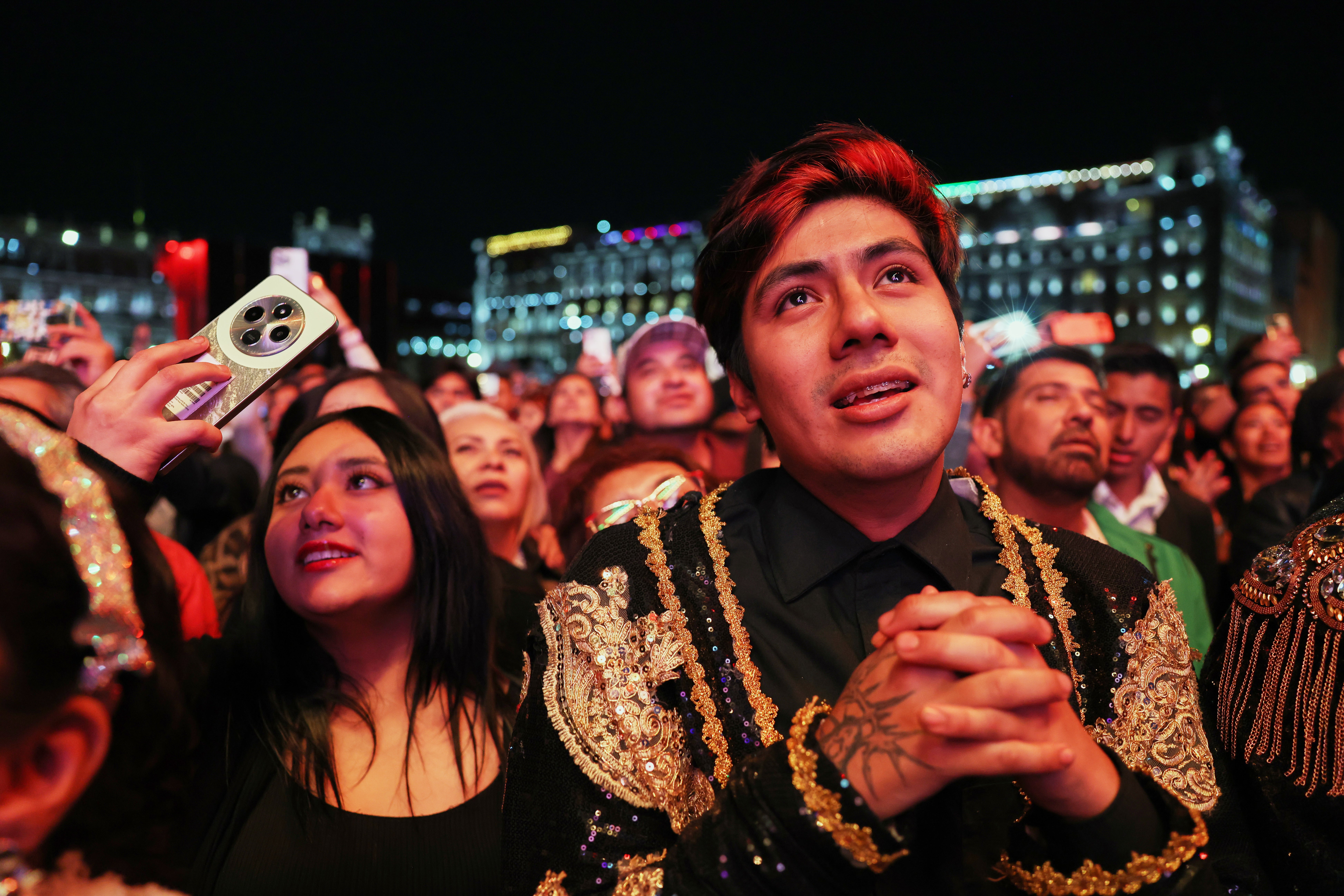 Juan Gabriel supera su récord en el Zócalo con 170.000 asistentes