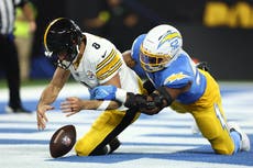 Chargers derrotan a Aaron Rodgers y Steelers 25-10 en horario estelar