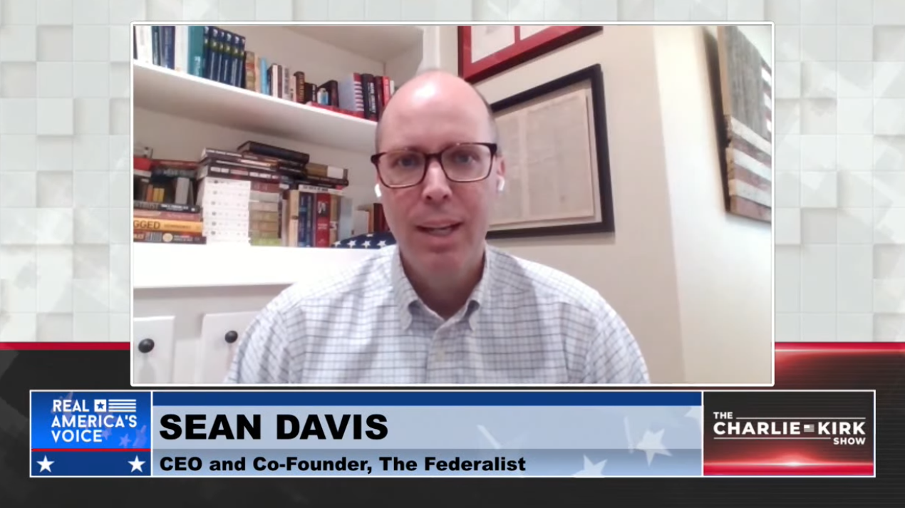 Sean Davis, cofundador de ‘The Federalist’, pidió prohibir el ingreso de mujeres embarazadas extranjeras y la "esterilización" de todos los visitantes a Estados Unidos tras el fallo de la Corte Suprema sobre la ciudadanía por nacimiento