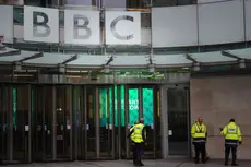 Gobierno británico envuelto en disputa entre Trump y la BBC
