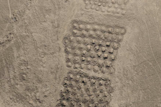 ¿Es este el verdadero propósito de miles de antiguos agujeros en esta ladera peruana?