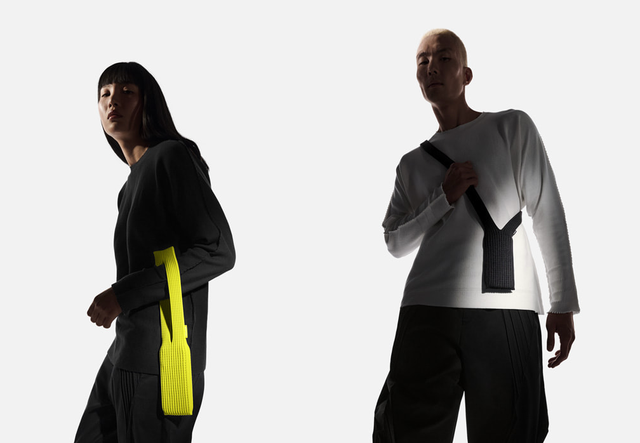 <p>El “iPhone Pocket” de Apple, creado en colaboración con la firma de moda japonesa Issey Miyake</p>