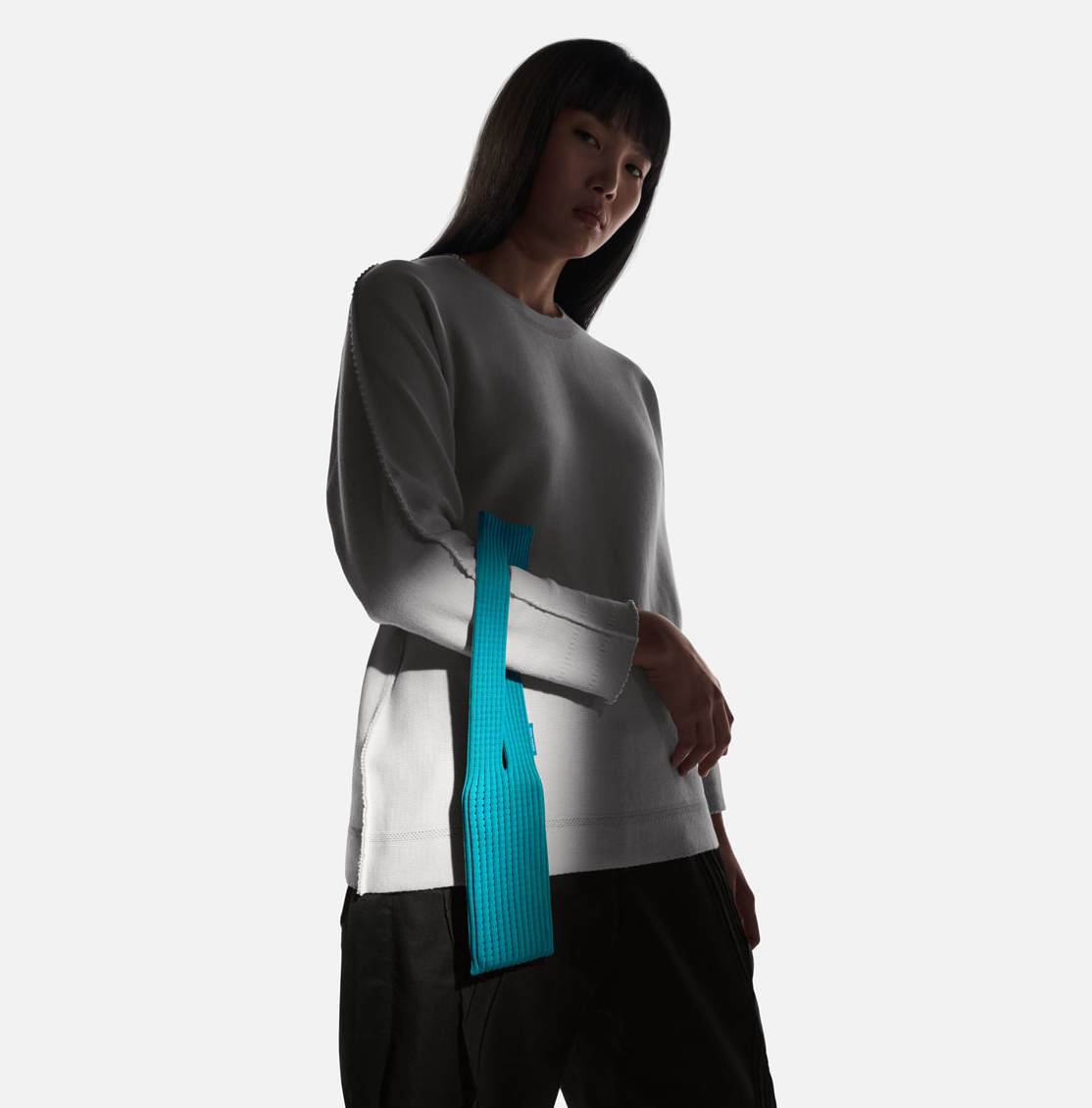 La firma de moda japonesa Issey Miyake está detrás del tejido del “iPhone Pocket” de Apple