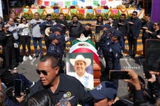 Investigación sobre asesinato de alcalde en México se extiende a escoltas del político