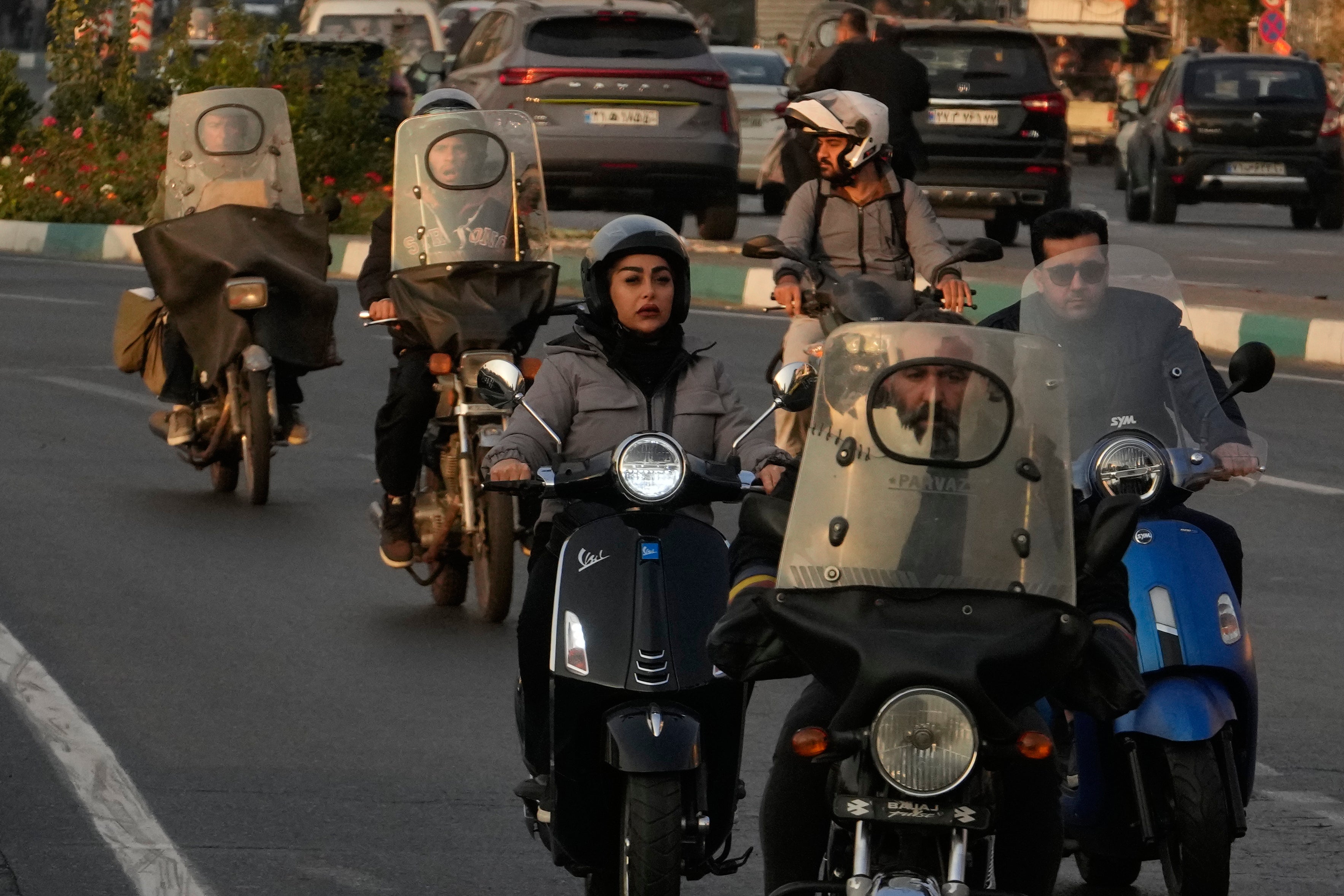 IRÁN-MUJERES EN MOTOCICLETA