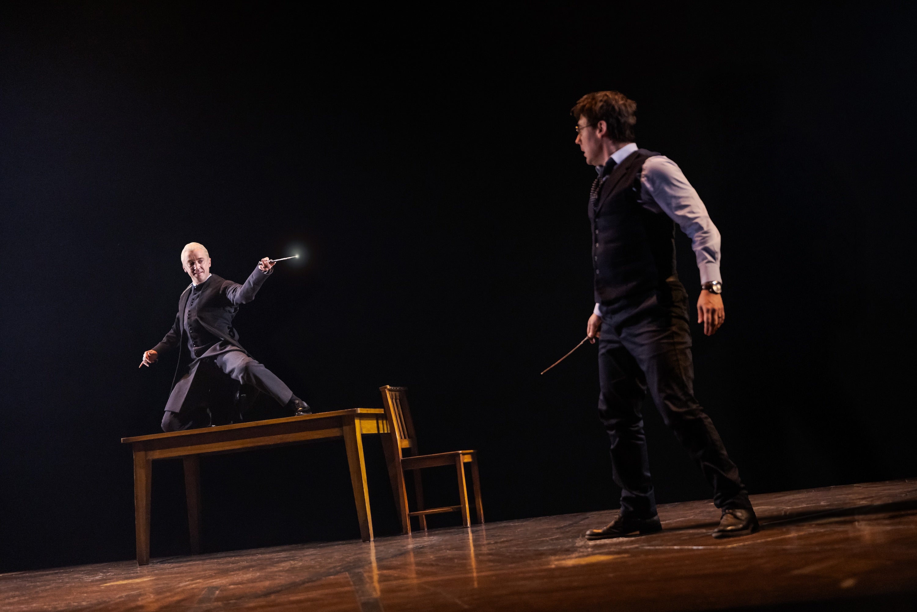 Tom Felton como Draco Malfoy y John Skelley como Harry Potter en 'Harry Potter y el legado maldito'