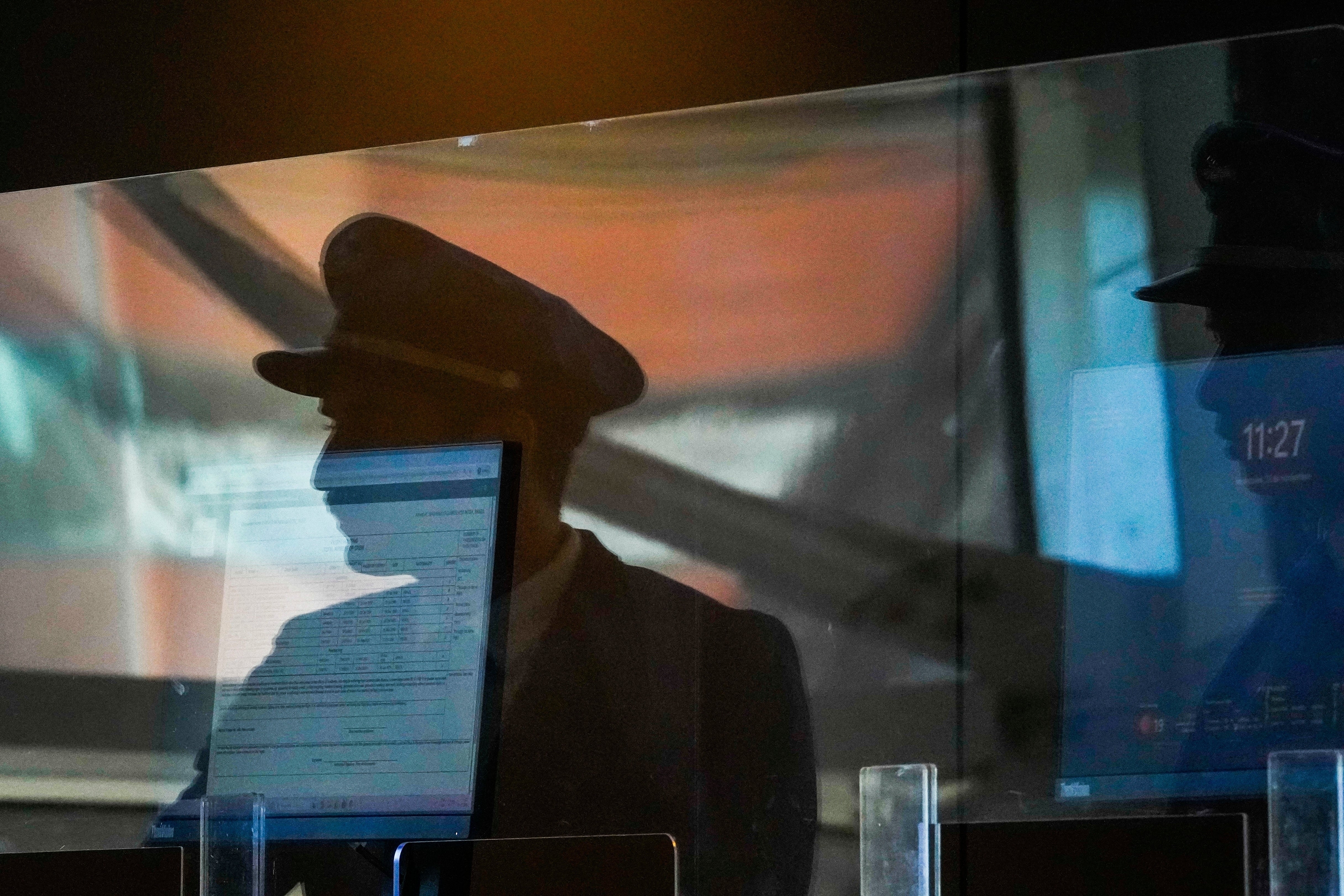 Pilotos de Latam inician huelga, aerolínea suspende algunos vuelos desde y hacia Chile