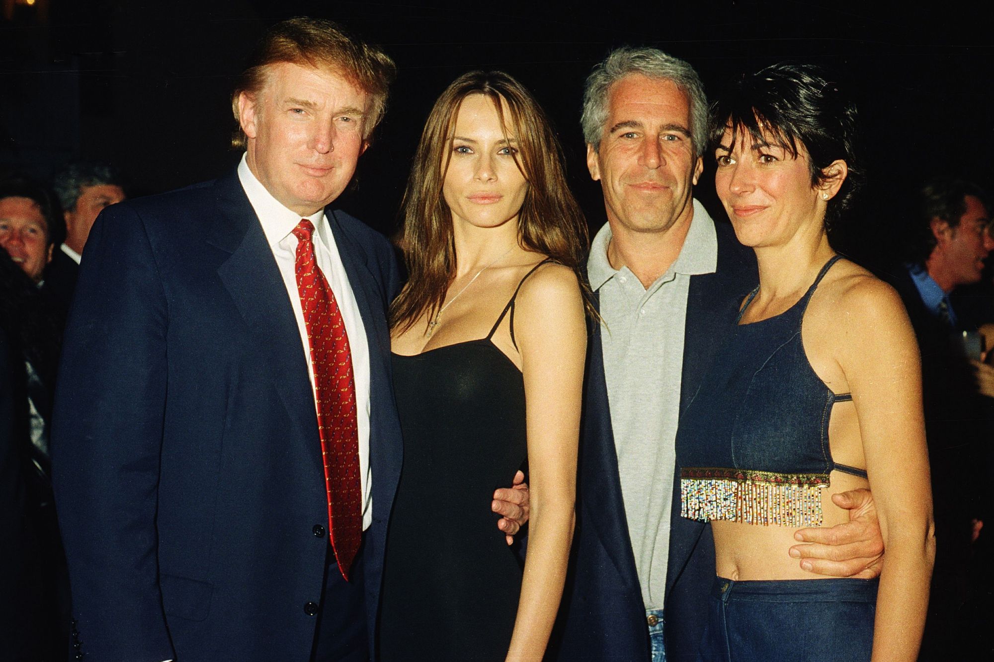 La primera dama, que apareció en una fotografía junto a Epstein y Maxwell en Mar-a-Lago en el año 2000, ha negado rotundamente tener conocimiento alguno de sus delitos y ha instado al Congreso a que escuche el testimonio de sus víctimas