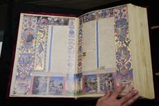 Una de las biblias iluminadas más espectaculares del Renacimiento, en exhibición en Roma