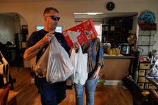 Estados se apresuran a enviar ayuda para alimentos a millones de beneficiarios en EEUU