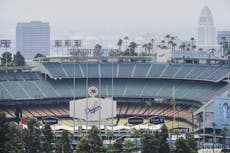 Funcionarios de Los Ángeles buscan frenar propuesta de teleférico en Dodger Stadium