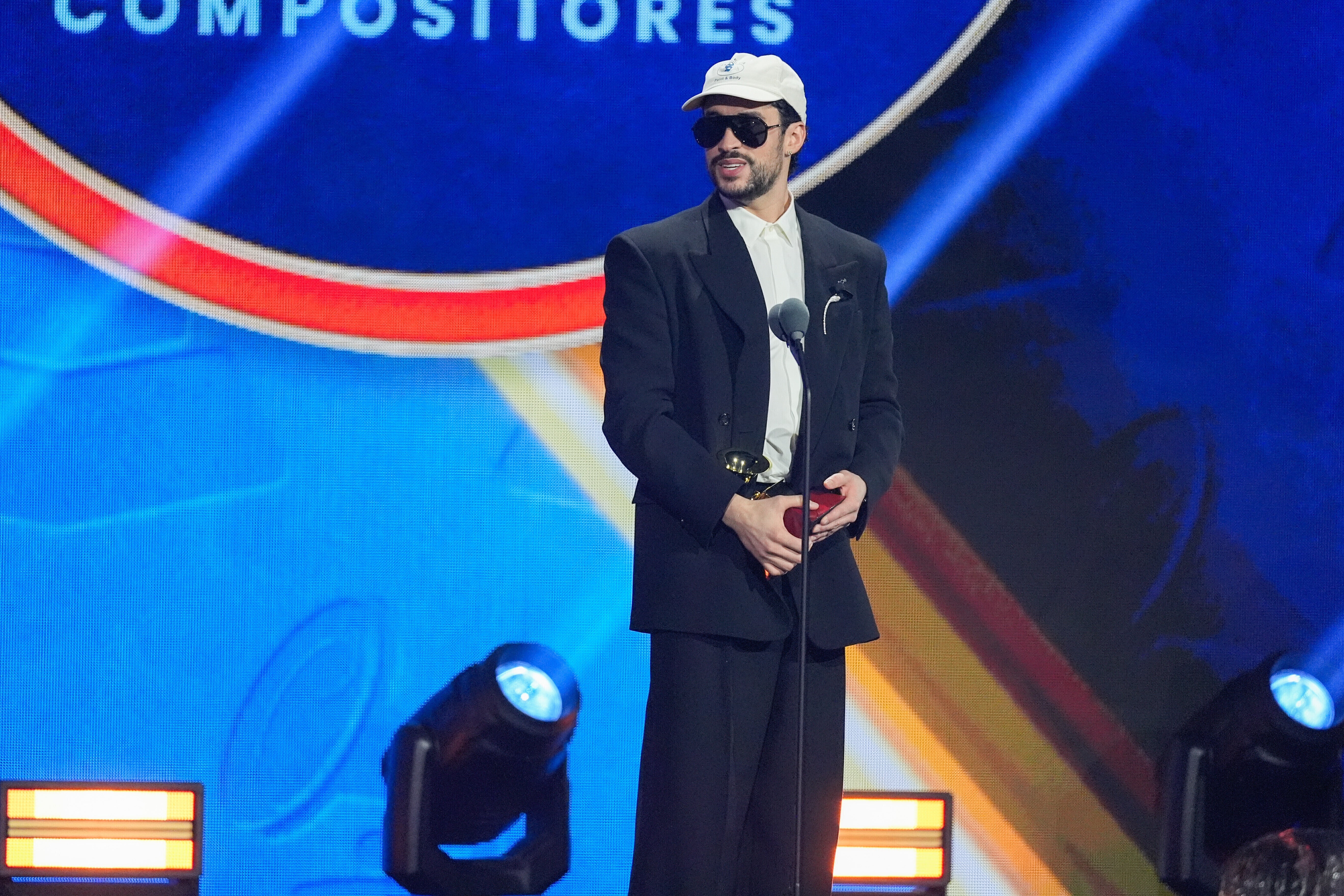 Bad Bunny gana el Latin Grammy al álbum del año por “DeBÍ TiRAR MáS FOToS”