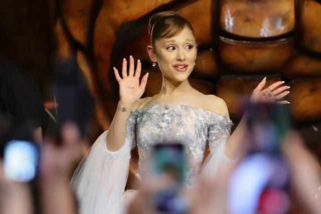 <p>Ariana Grande participó del estreno de ‘Wicked: por siempre’ en la región Asia-Pacífico, realizado en Universal Studios Singapur</p>