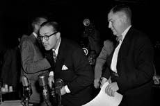 Críticos advierten sobre nuevos estándares de enseñanza de Florida sobre el anticomunismo