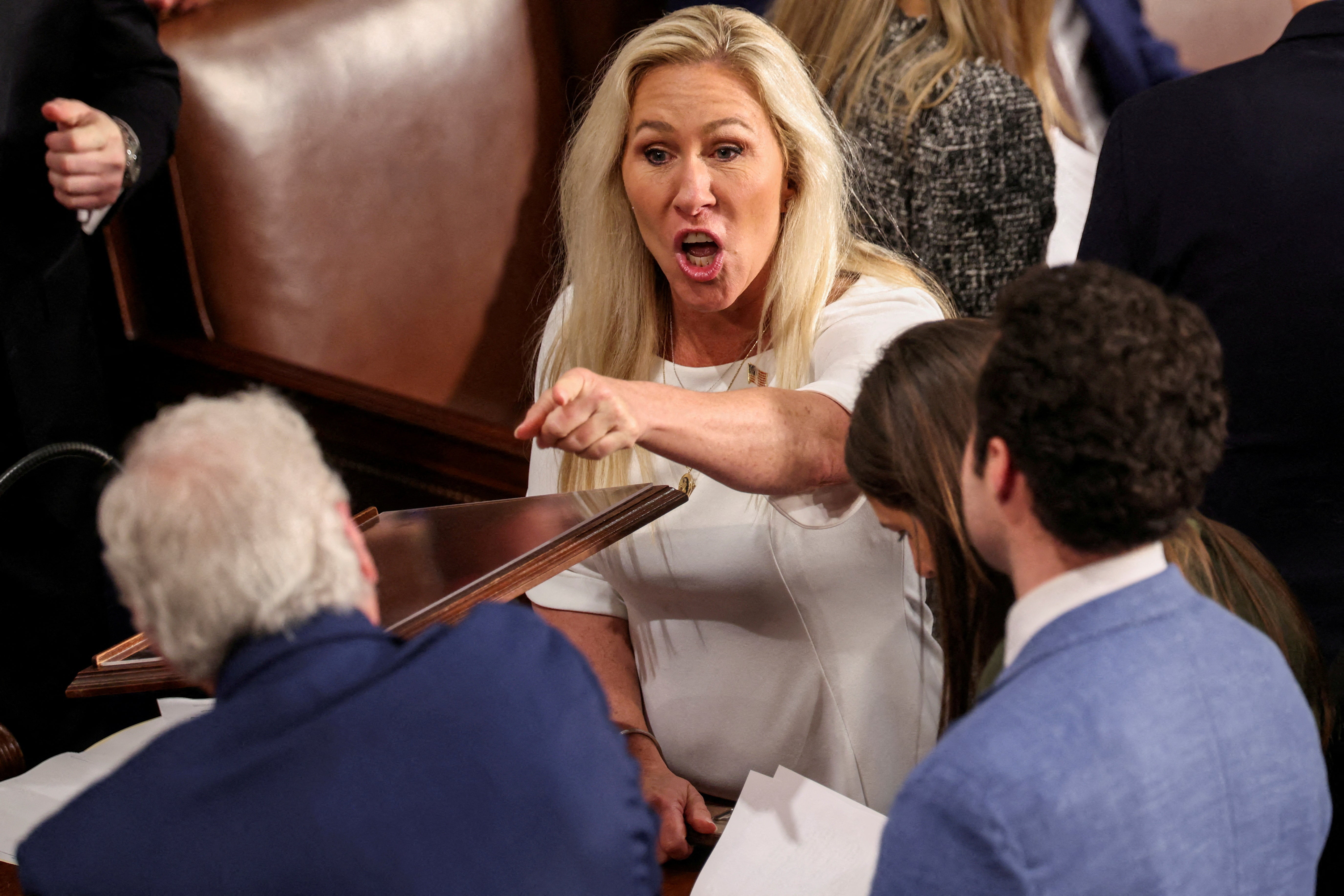 Greene se ha mostrado dispuesta a confrontar a sus colegas del Partido Republicano en cuestiones como Israel, Ucrania, la asequibilidad, la atención médica y la escasez de liderazgo femenino en la Cámara