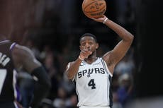 Fox anota 28 puntos y lidera a los Spurs sin Wembanyama por 123-110 sobre Kings