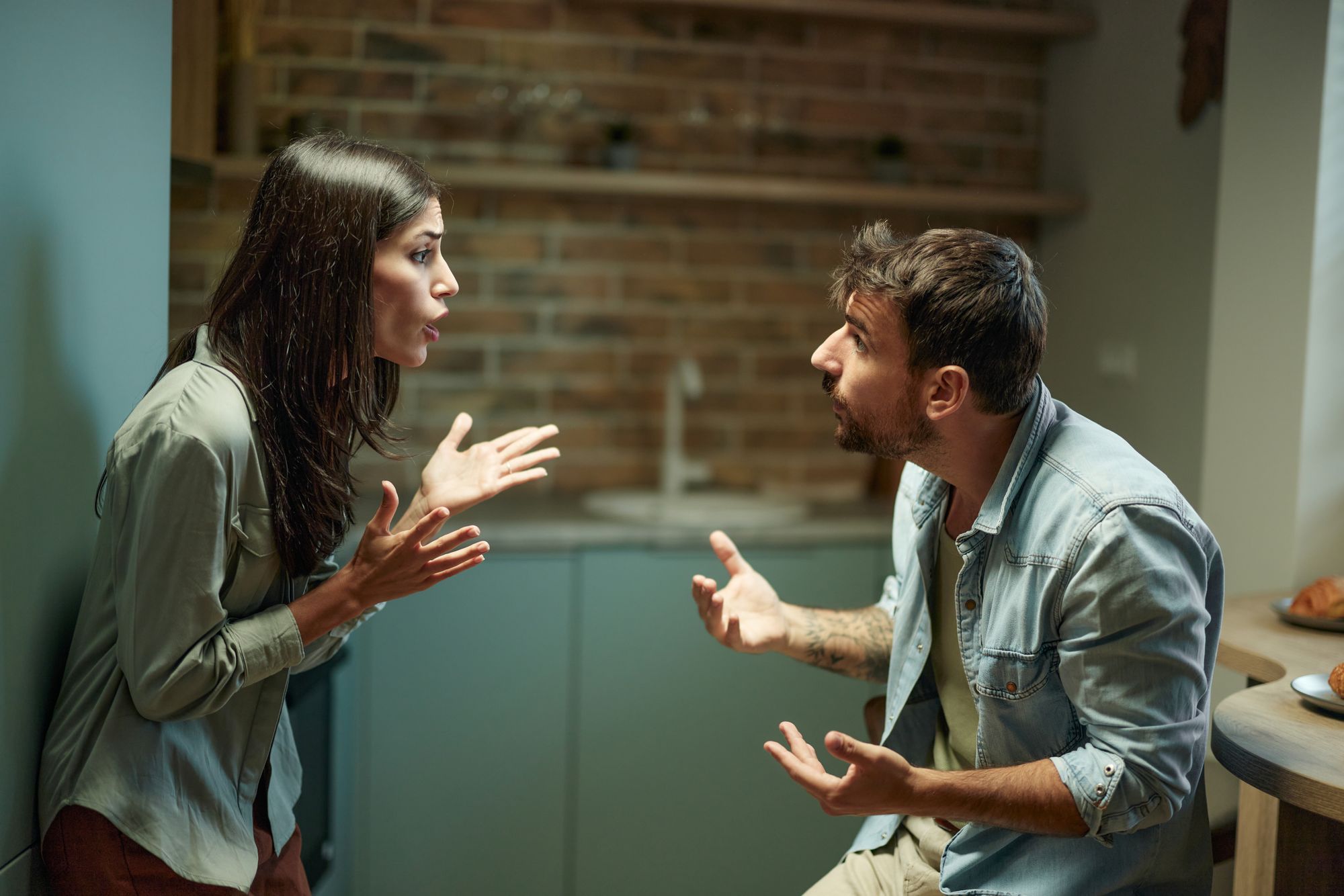 El estudio descubrió que los hombres que obtenían mejores resultados en las pruebas eran menos propensos a mostrar celos e insultar a sus parejas