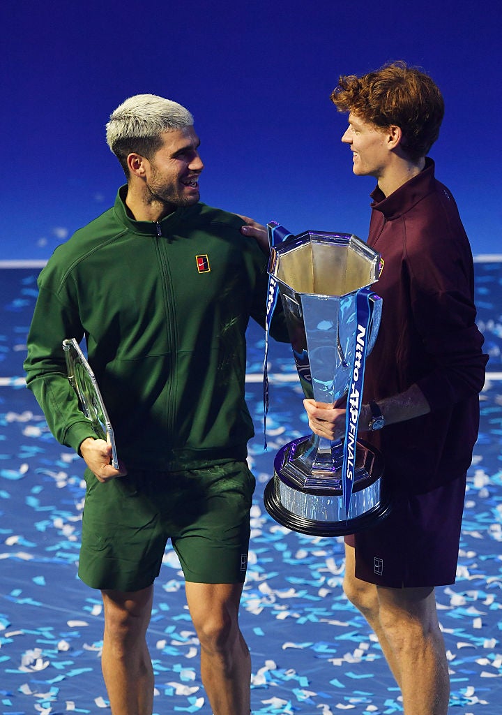 Sinner y Alcaraz se felicitaron mutuamente después de la victoria en las ATP Finals