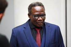 Fiscales en La Haya piden cadena perpetua para líder de milicia por crímenes en Darfur