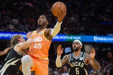 Mitchell anota 37 puntos y lidera a Cavaliers en victoria sobre Bucks; Antetokounmpo sale lesionado