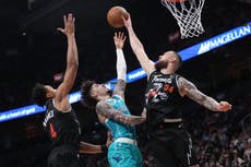 Barrett anota canasta decisiva y Raptors vencen 110-108 a Hornets