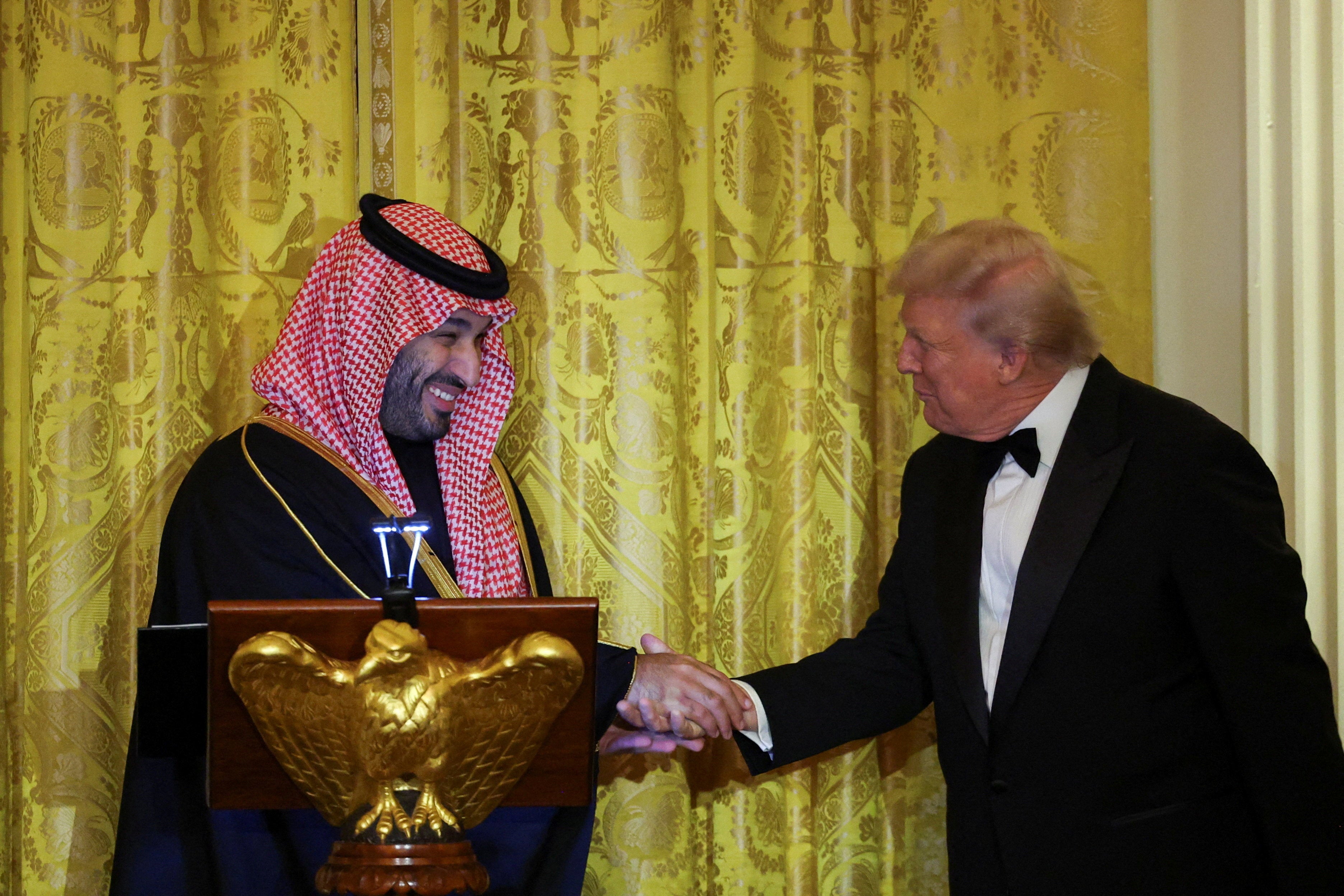 El presidente Donald Trump recibió al príncipe heredero saudí para cenar horas después de que el mandatario afirmara que Mohammad bin Salman “no sabía nadan sobre el asesinato del periodista Jamal Khashoggi en 2018