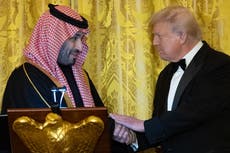 Trump honra al príncipe saudí con una cena tras defenderlo por la muerte de Khashoggi