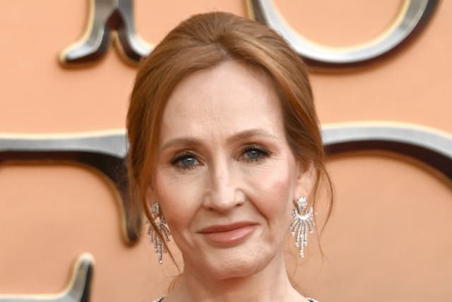 <p>J. K. Rowling en el estreno en Londres de 'Animales fantásticos: el secreto de Dumbledore' en marzo de 2022</p>