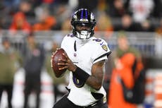 QB de Ravens, Lamar Jackson, ausente en parte del entrenamiento abierto a la prensa