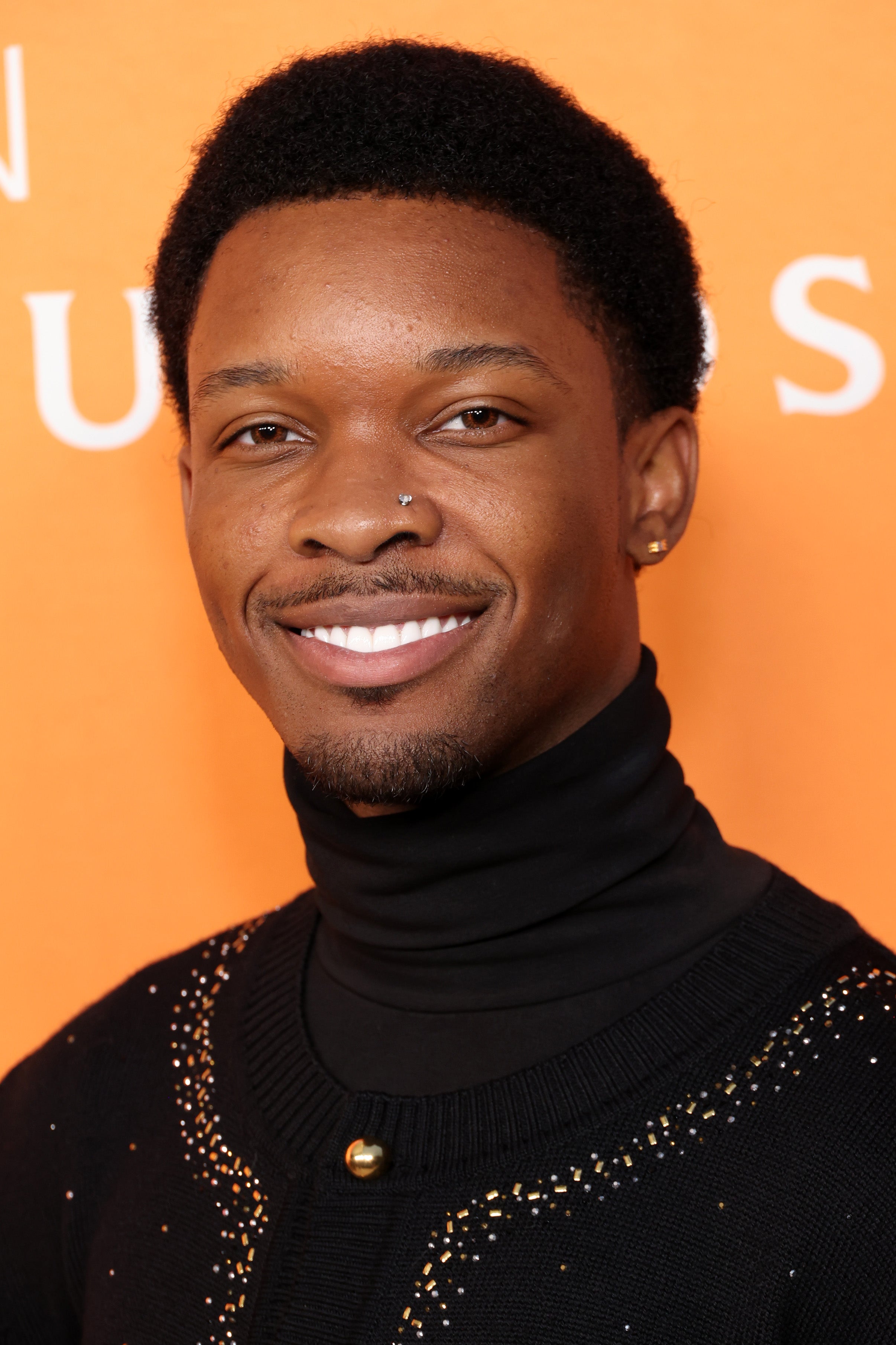 El cantante D4vd está siendo considerado sospechoso de la muerte de una adolescente encontrada en un Tesla registrado a su nombre, según informes