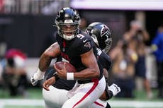 El quarterback Michael Penix se someterá a cirugía de rodilla, confirman los Falcons