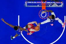 Raptors ganan su quinto consecutivo, remontan en el tercer cuarto para vencer 121-112 a 76ers