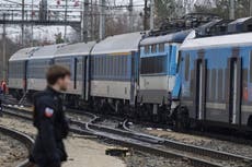 Choque de trenes en República Checa deja decenas de heridos