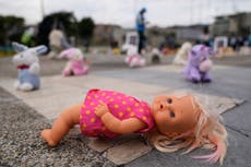 Juguetes protestan por los niños en Colombia: alertan sobre abuso sexual y exigen justicia