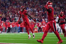 Bullock fuerza 3 pérdidas de balón, Texans logran 8 capturas y superan 23-19 a Bills