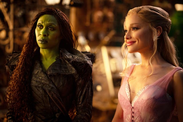 <p>Cynthia Erivo y Ariana Grande en <em>Wicked: por siempre</em>.</p>