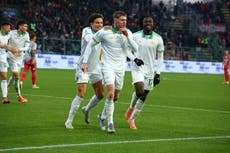 La Roma vence 3-1 al Cremonese a pesar de expulsión de Gasperini