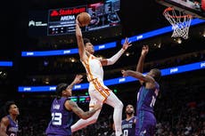 Jalen Johnson anota 28 puntos y lleva a los Hawks a vencer 113-110 a los Hornets