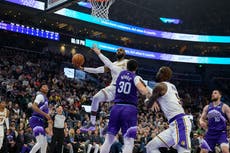 Lakers superan 108-106 al Jazz; Doncic anota 33 y James 17 en su primer juego fuera de casa