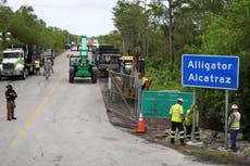 Jueza busca que las partes resuelvan una demanda de derechos civiles de "Alcatraz de los Caimanes"