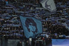 Aficionados del Napoli rinden emotivo homenaje a Diego Maradona a cinco años de su muerte